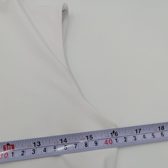 Express Body Contour Mock Neck Sleeveless Top White Minimalist Clean Girl Medium - Picture 5 of 11